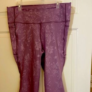 Light Lilac Floral Pocket Hi-Rise Capri 20”